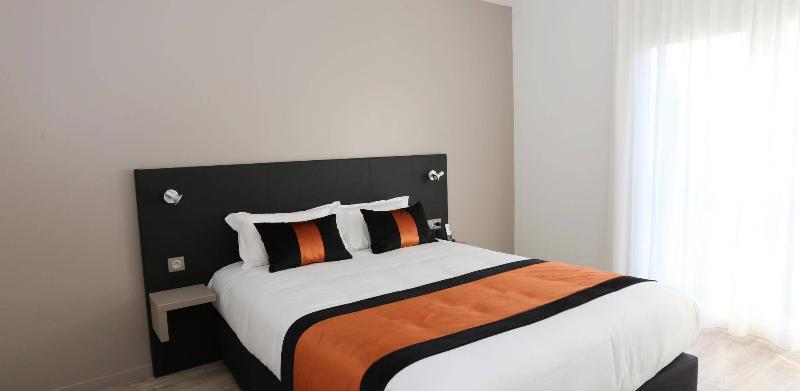 Les Criquets Hotel & Spa Blanquefort  Buitenkant foto
