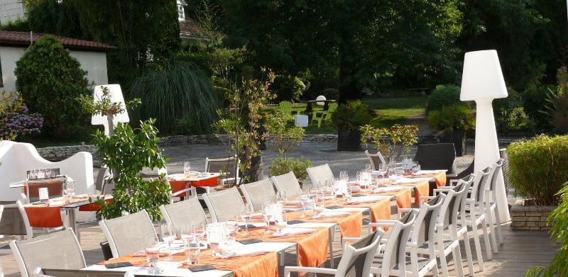 Les Criquets Hotel & Spa Blanquefort  Buitenkant foto