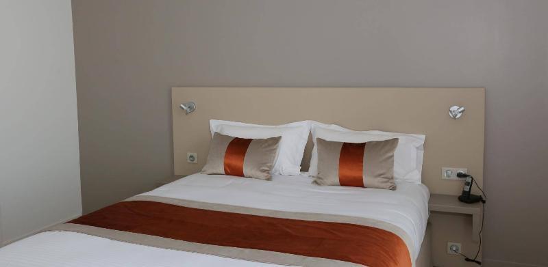 Les Criquets Hotel & Spa Blanquefort  Buitenkant foto