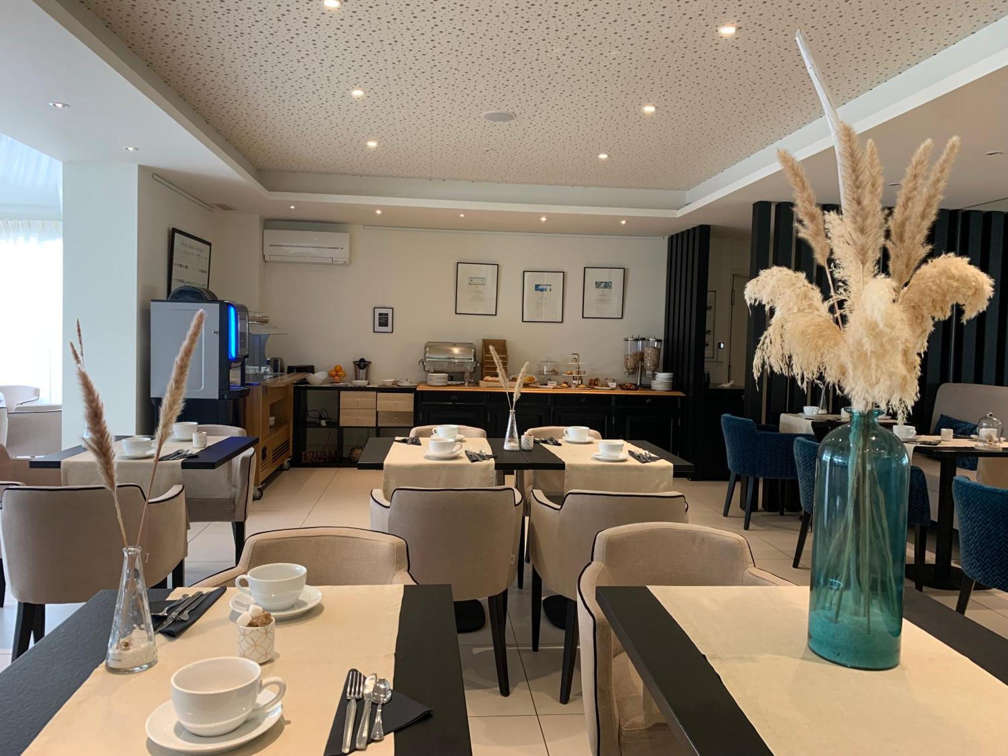 Les Criquets Hotel & Spa Blanquefort  Buitenkant foto