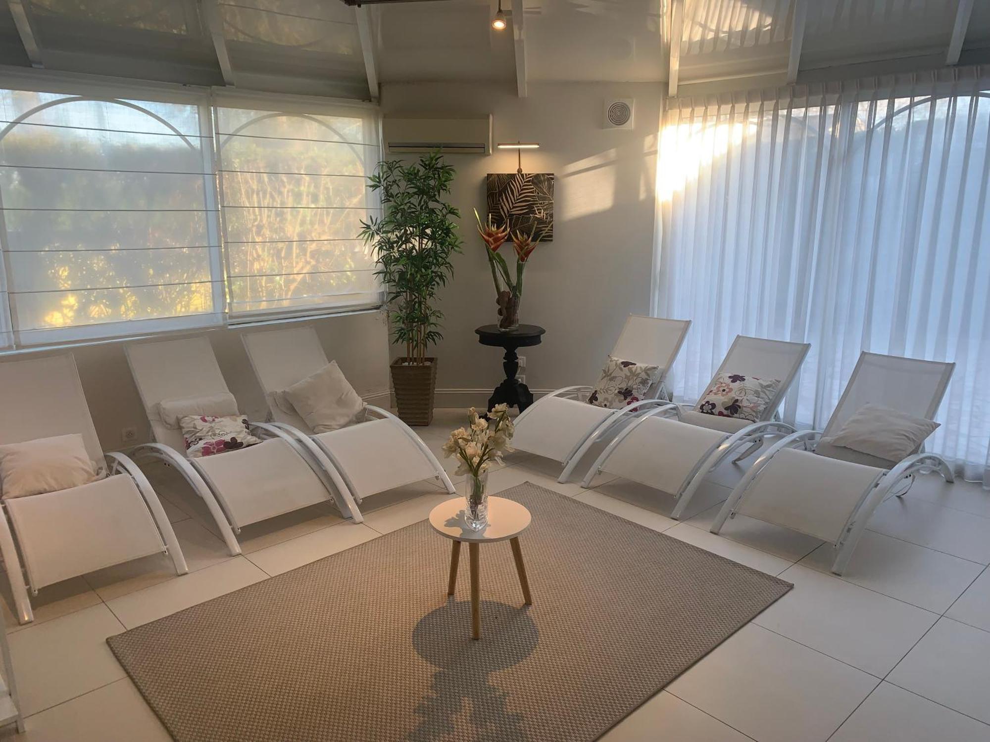 Les Criquets Hotel & Spa Blanquefort  Buitenkant foto