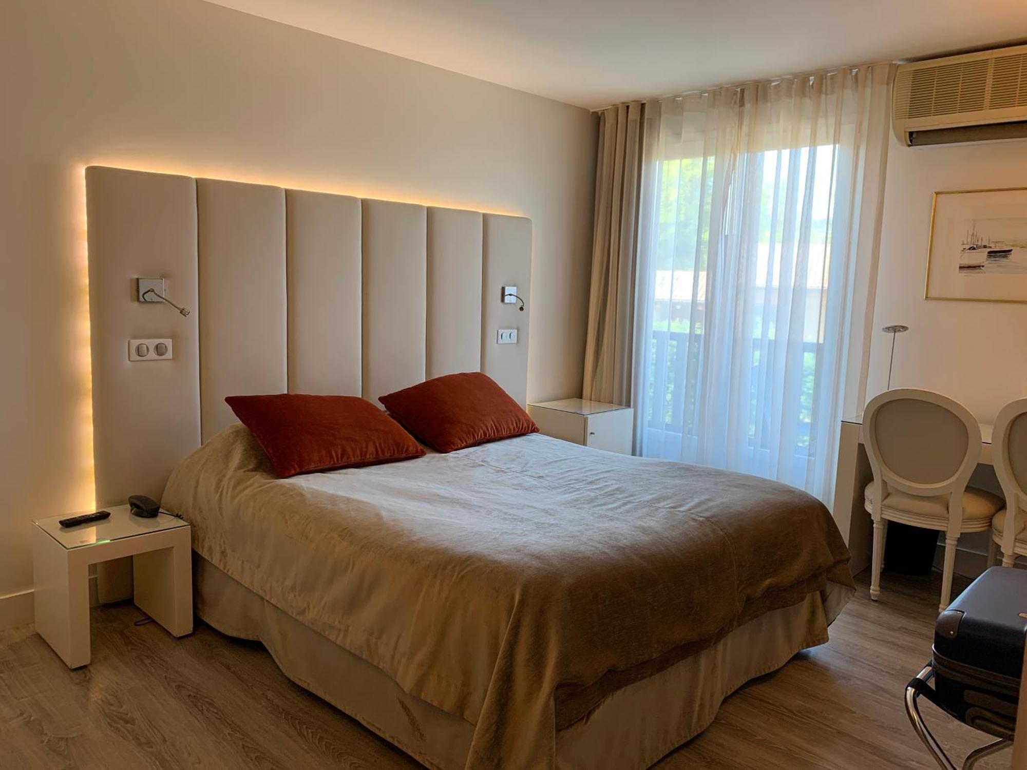 Les Criquets Hotel & Spa Blanquefort  Buitenkant foto