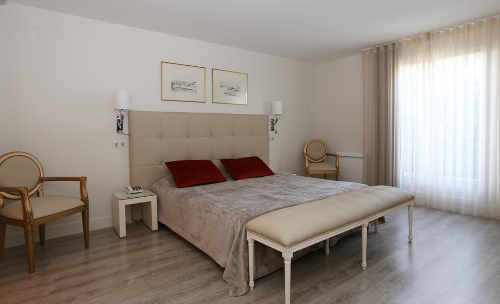 Les Criquets Hotel & Spa Blanquefort  Buitenkant foto