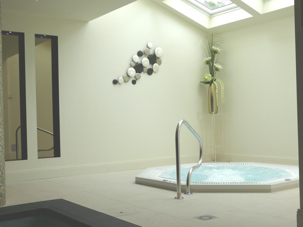 Les Criquets Hotel & Spa Blanquefort  Buitenkant foto