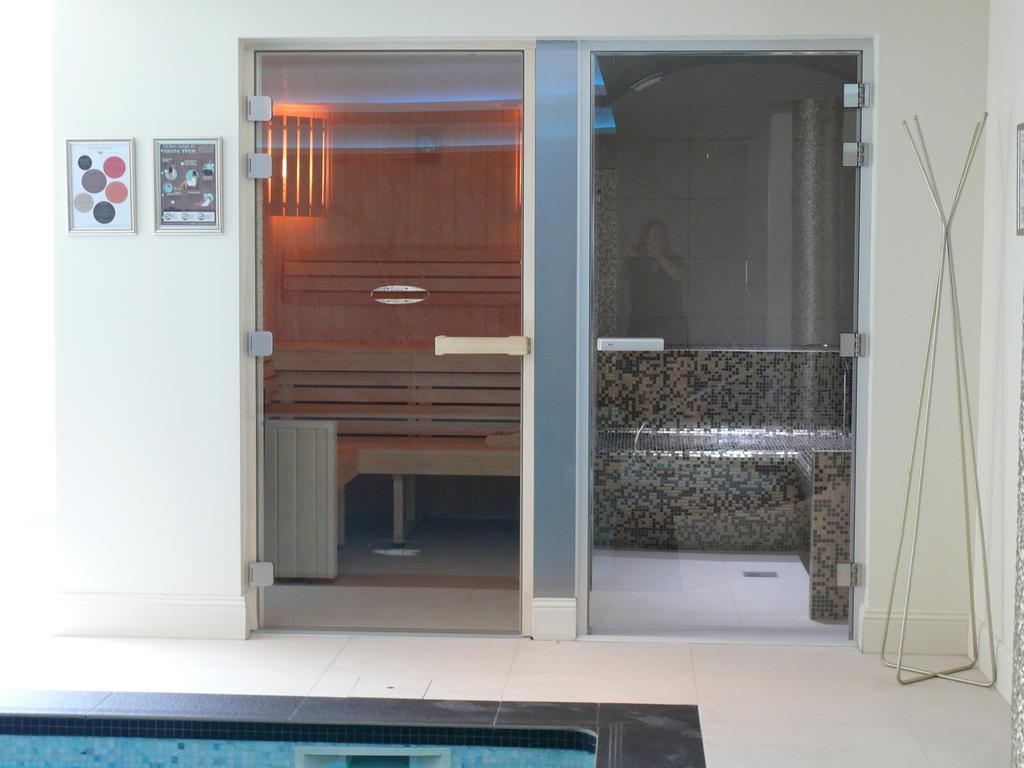 Les Criquets Hotel & Spa Blanquefort  Buitenkant foto