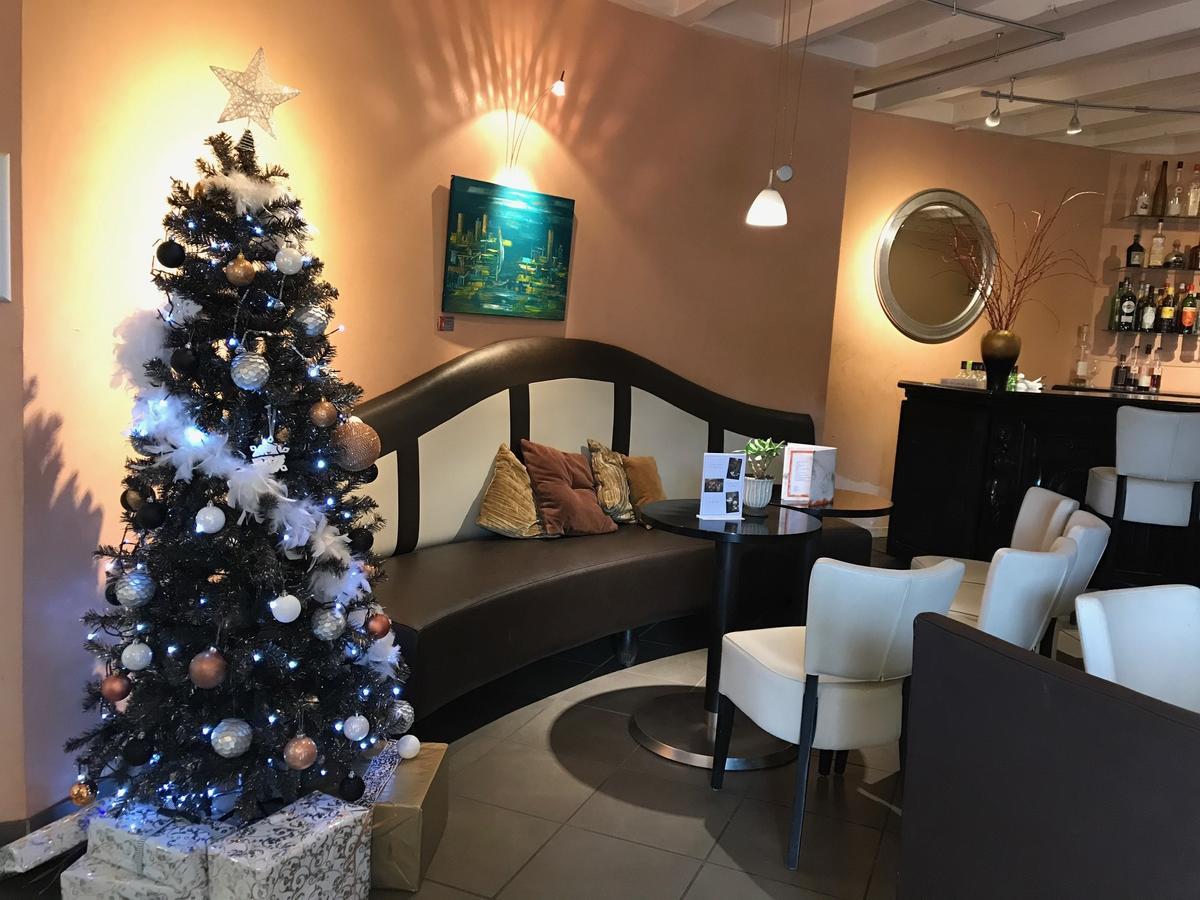 Les Criquets Hotel & Spa Blanquefort  Buitenkant foto