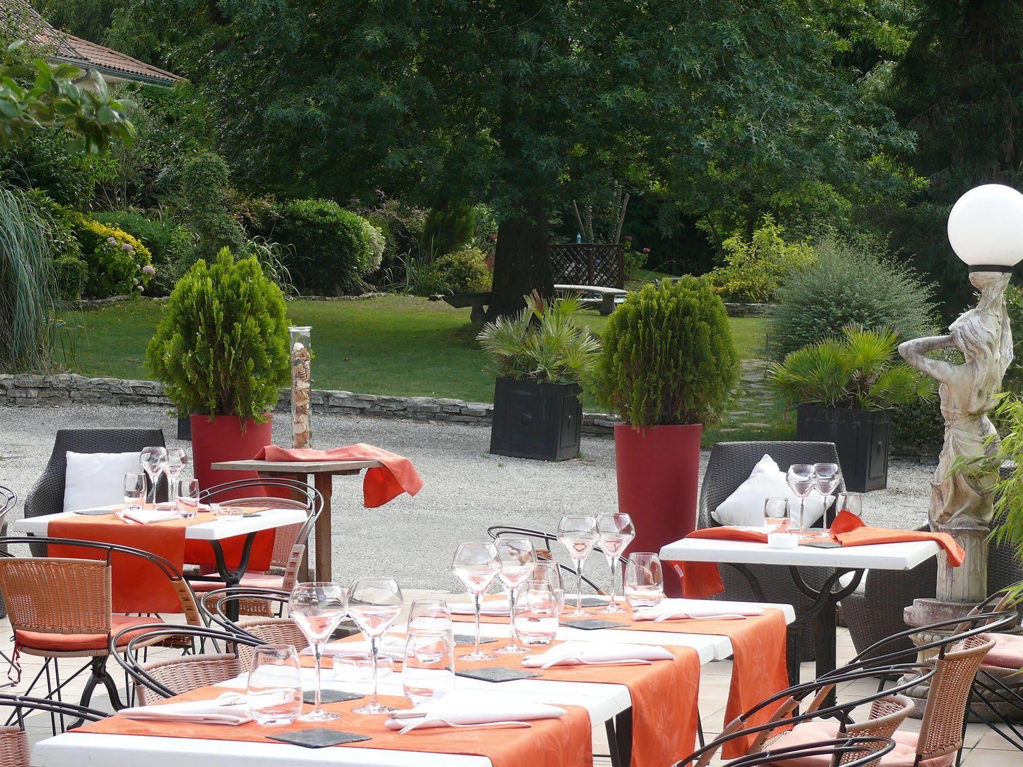 Les Criquets Hotel & Spa Blanquefort  Buitenkant foto