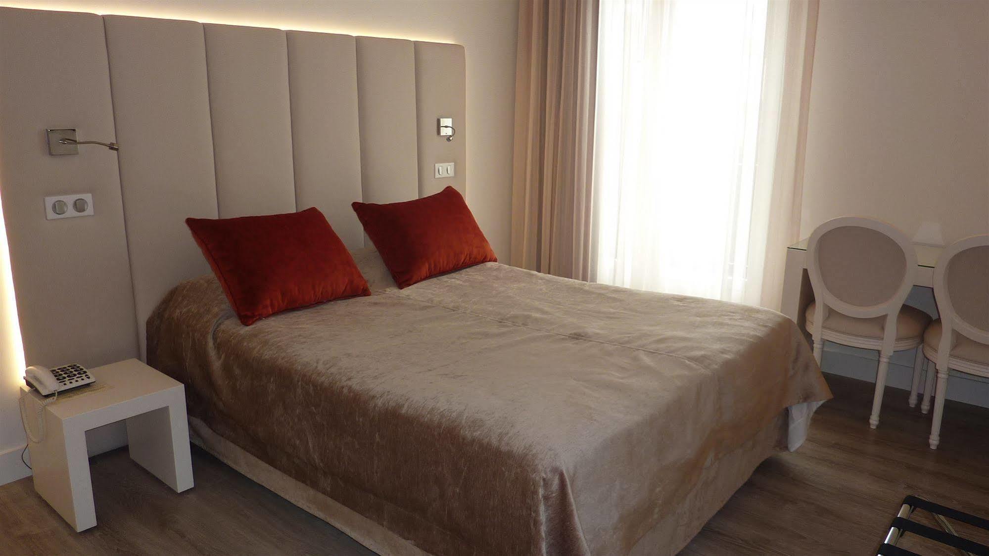 Les Criquets Hotel & Spa Blanquefort  Buitenkant foto